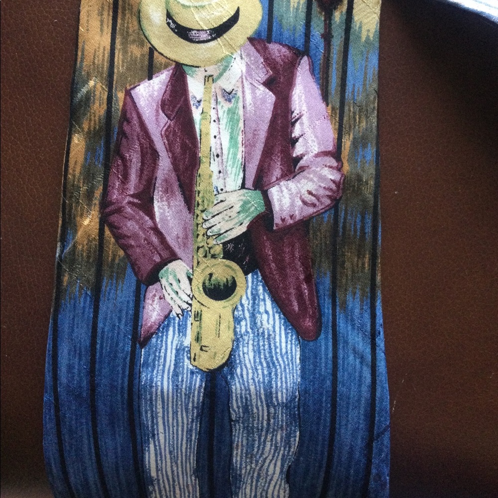 Je Suis, 100% Silk Tie Depicting Jazz Player With Saxophone